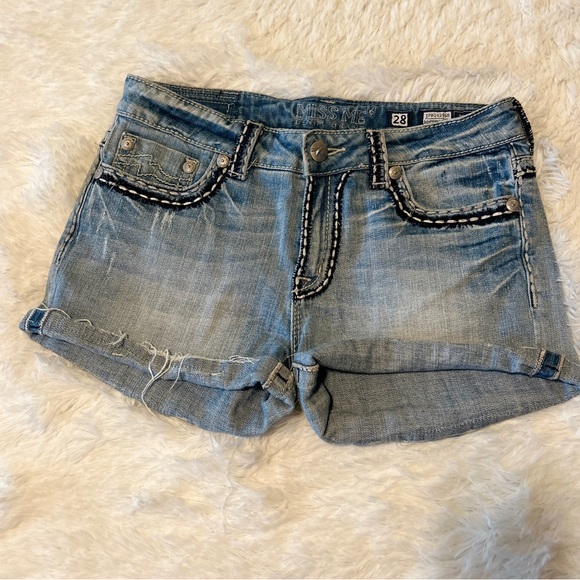 Miss Me Sz 28 Embroidered Boyfriend Blue Jean Shorts JPB1026SH - Picture 4 of 4
